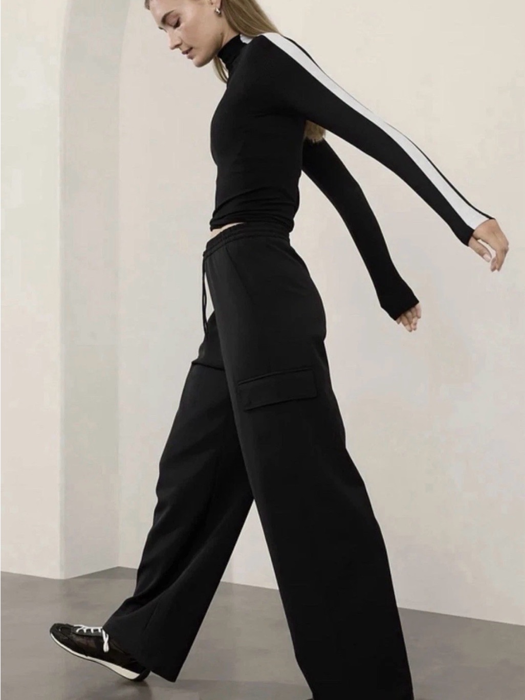 Athleta Promenade Cargo Wide Leg Pant Black Size Small $129